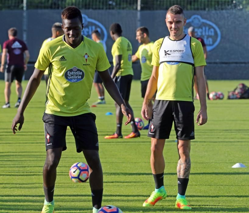 Entrenamiento vespertino del Celta en A Madroa a falta de dos días para jugar en Cornellà