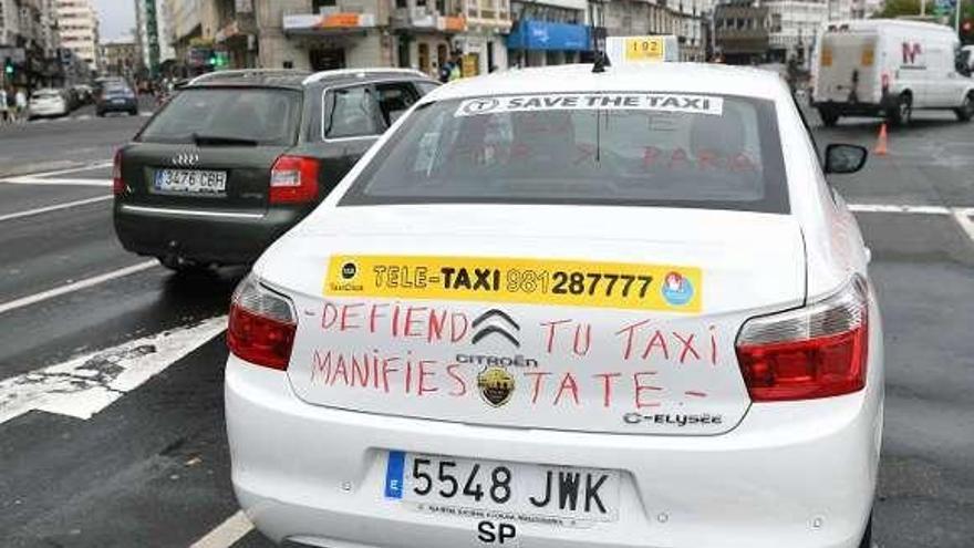 Un taxi en A Coruña, durante una huelga contra las VTC.