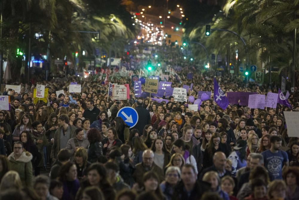 8 de Marzo: Más de 40.000 personas en la manifestación feminista de Alicante contra el machismo y por la igualdad