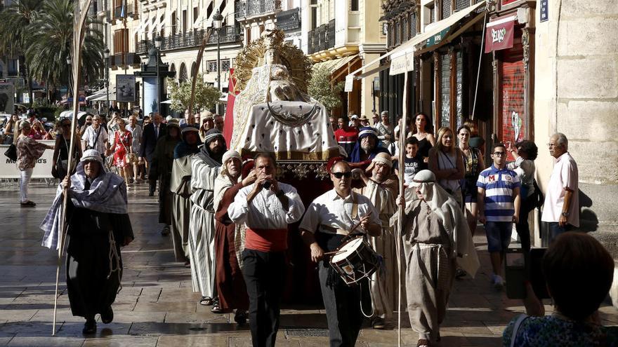 Traslado de la «Dormición de la Virgen» desde la capilla de la Virgen del Milagro.