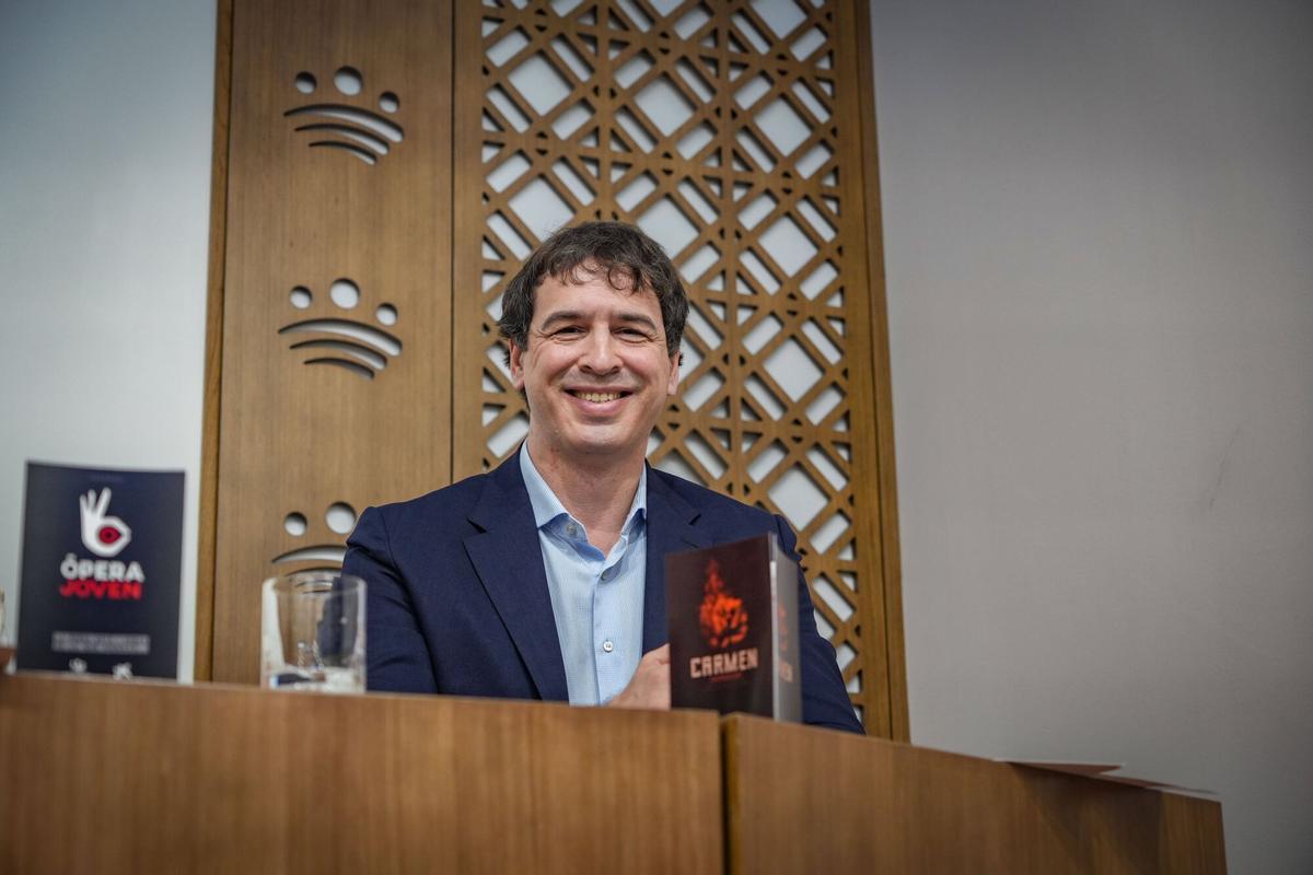 David Sánchez presentando el proyecto Ópera Joven