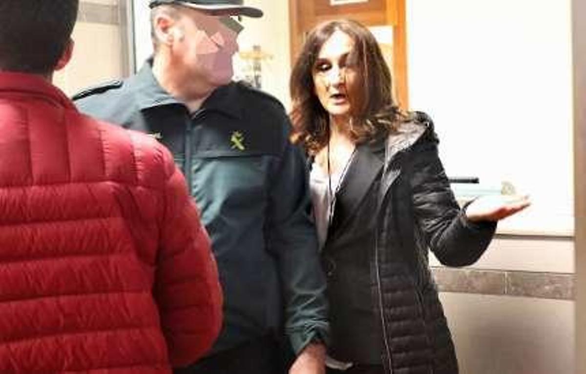 La letrada de "El Chicle", Fernanda Álvarez, a su llegada a los juzgados de Santiago. // Xoan Álvarez