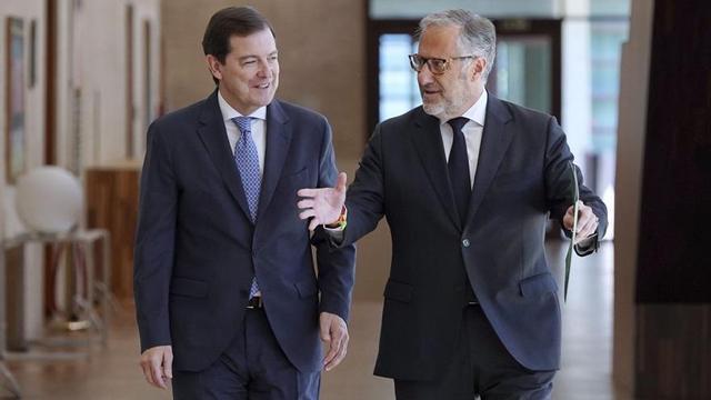 Alfonso Fernández Mañueco i Carlos Pollán, ahir. | NACHO GALLEGO / EFE