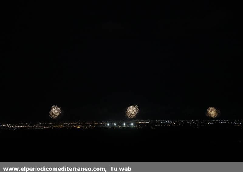 Triple castillo de fuegos artificiales en Burriana