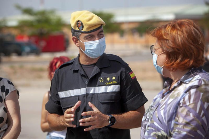Gloria Calero visita la Unidad Militar de Emergencias, UME en la base militar de Bétera