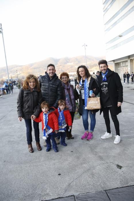 La afición acude a animar al Oviedo ante el Córdoba