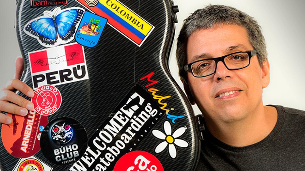 El cantautor canari interpreta ’Márgenes’ en acústic.