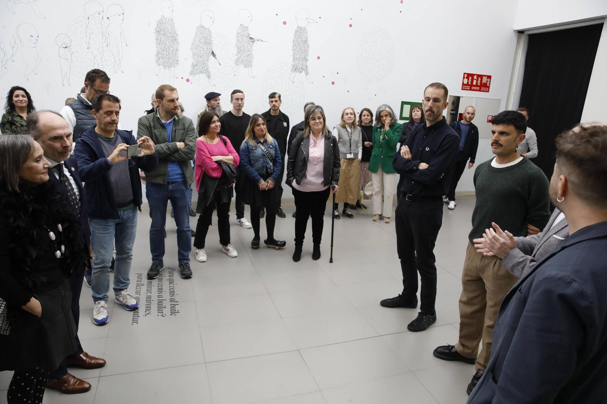 En imágenes: El universo creativo de Rodrigo Cuevas invade Laboral Centro de Arte