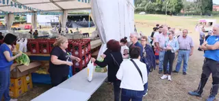 Fitoria cierra su fiesta con fuegos y el reparto del bollo