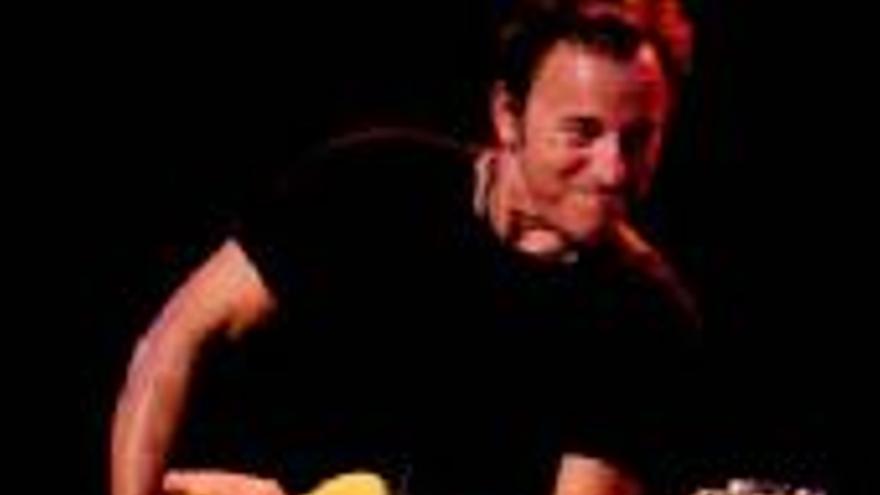 Springsteen y REM cantan contra Bush en Filadelfia