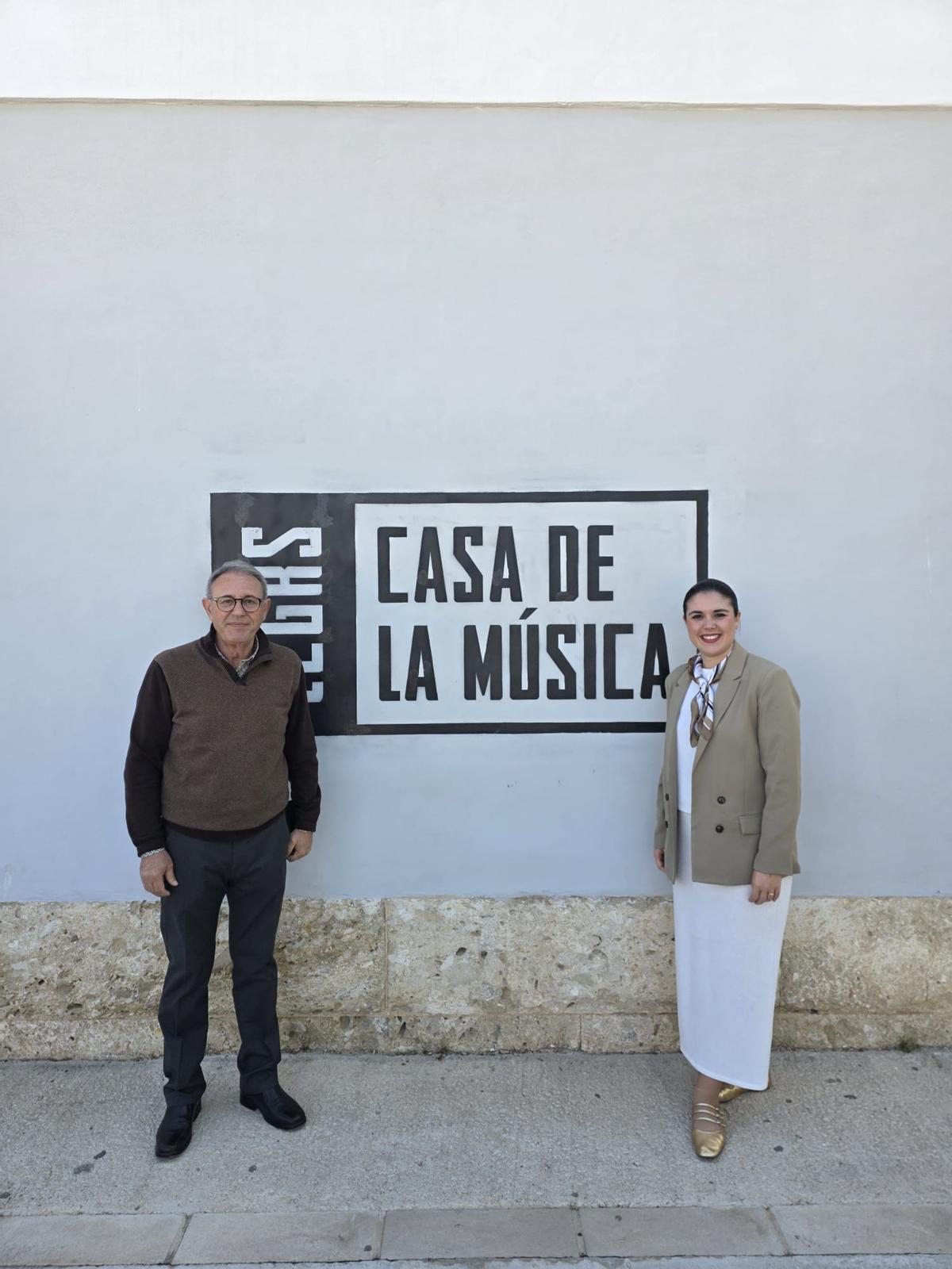 Díaz Alcaina con Nayma Beldjilali en la Casa de la Música de Las Cigarreras