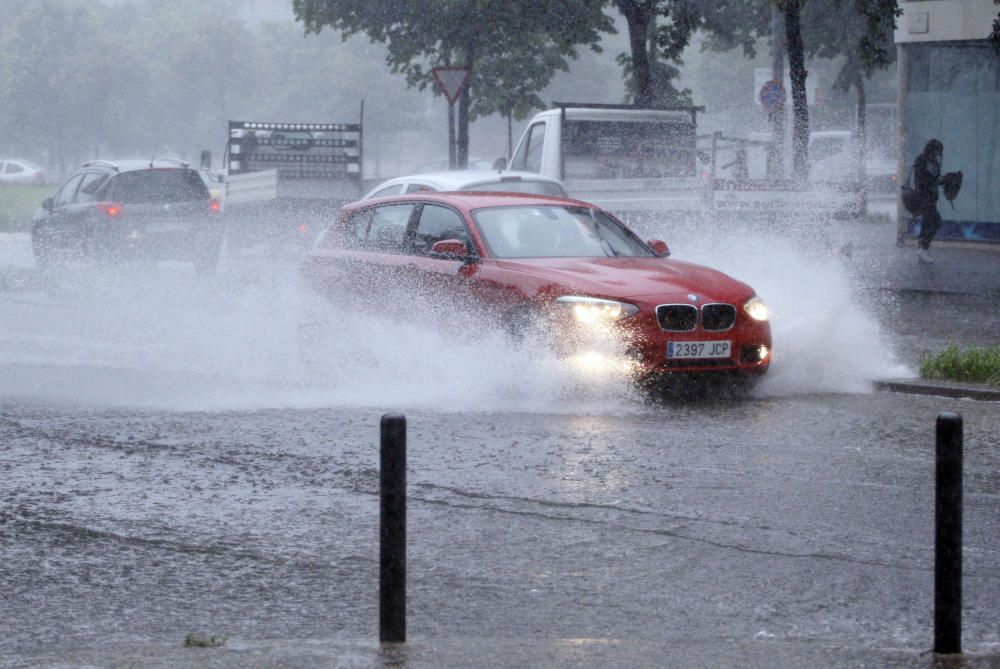 Una forta tempesta deixa 30 litres en una hora a Girona