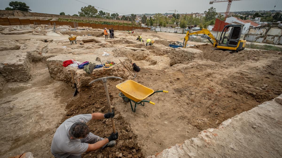 Restos arqueológicos en el yacimiento más extenso de El Campillo.