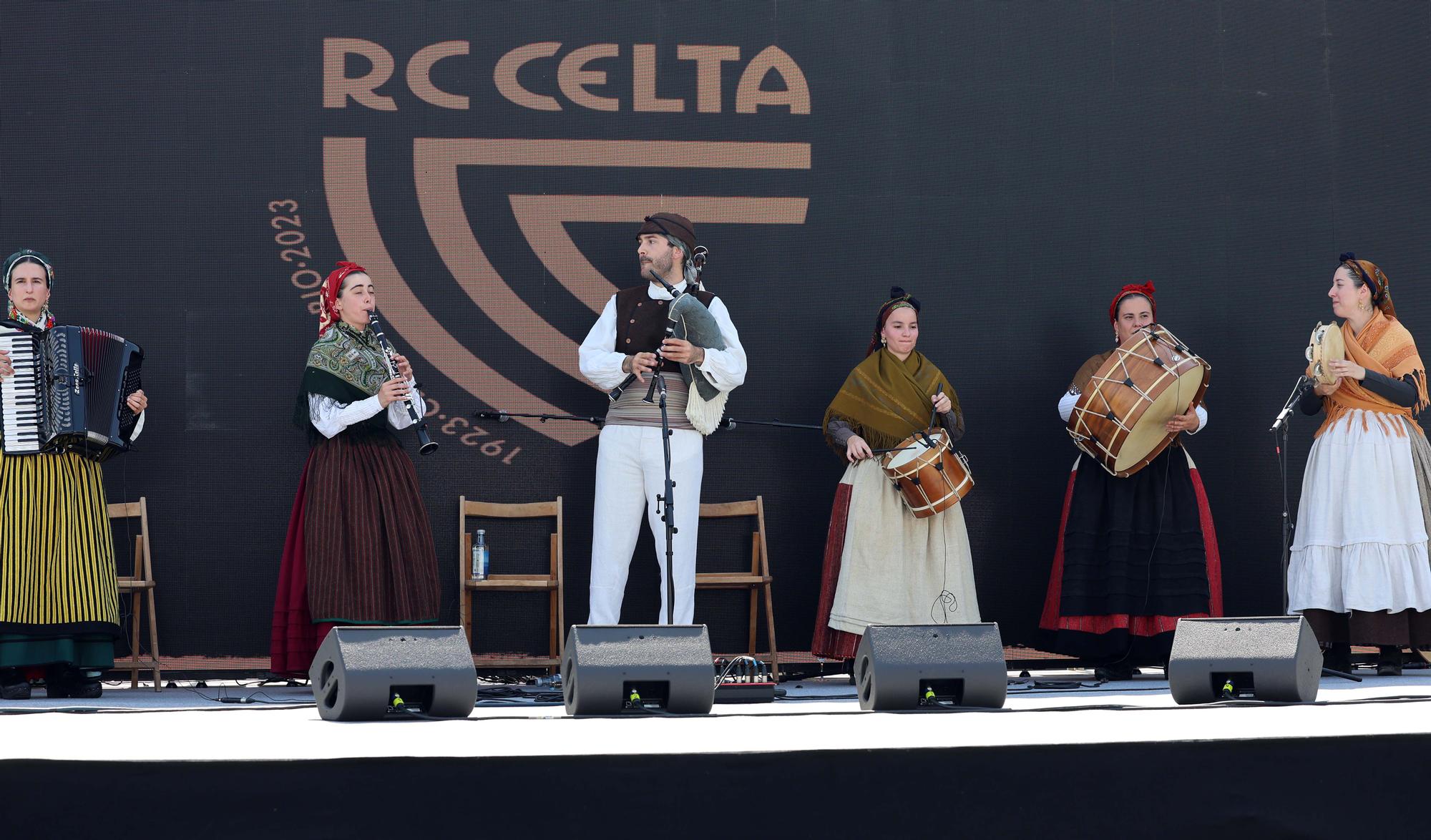 El Celta se rodea de su gran familia y de representantes institucionales por su centenario