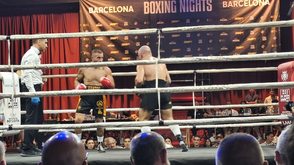 El palamosí Rafa Santos en el combat davant l’ucraïnès Yehor Priadko.