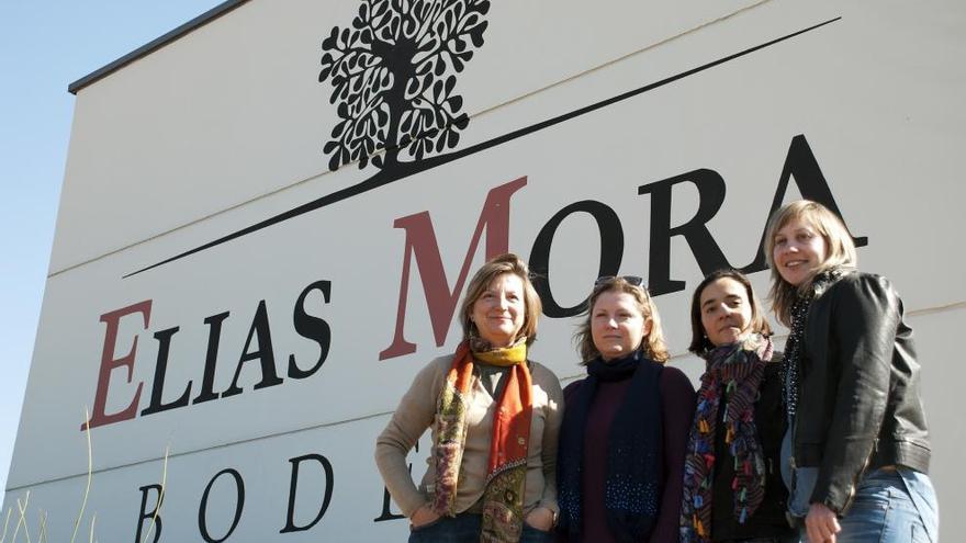 Las cuatro mujeres que sustentan el proyecto enológico Elías Mora. |