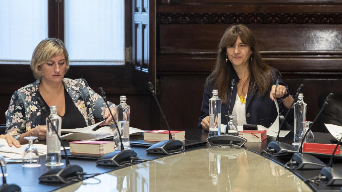 Laura Borràs i Alba Vergés, ahir durant la reunió de la Mesa