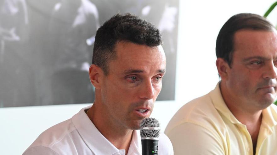 Bautista no puede contener las lágrimas en su despedida del tenis para convertirse en leyenda: "Sin mis padres no habría conseguido lo que he conseguido"
