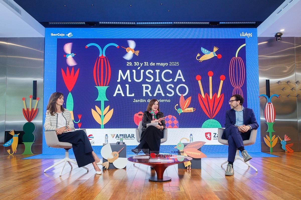 La consejera municipal de Cultura, Sara Fernández (en el centro), ha presentado el ciclo este martes en el Espacio Xplora de Ibercaja.