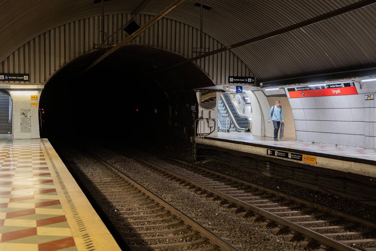 Punto de la parada de metro de Urgell donde se produjo el derrumbe mortal hace un siglo.