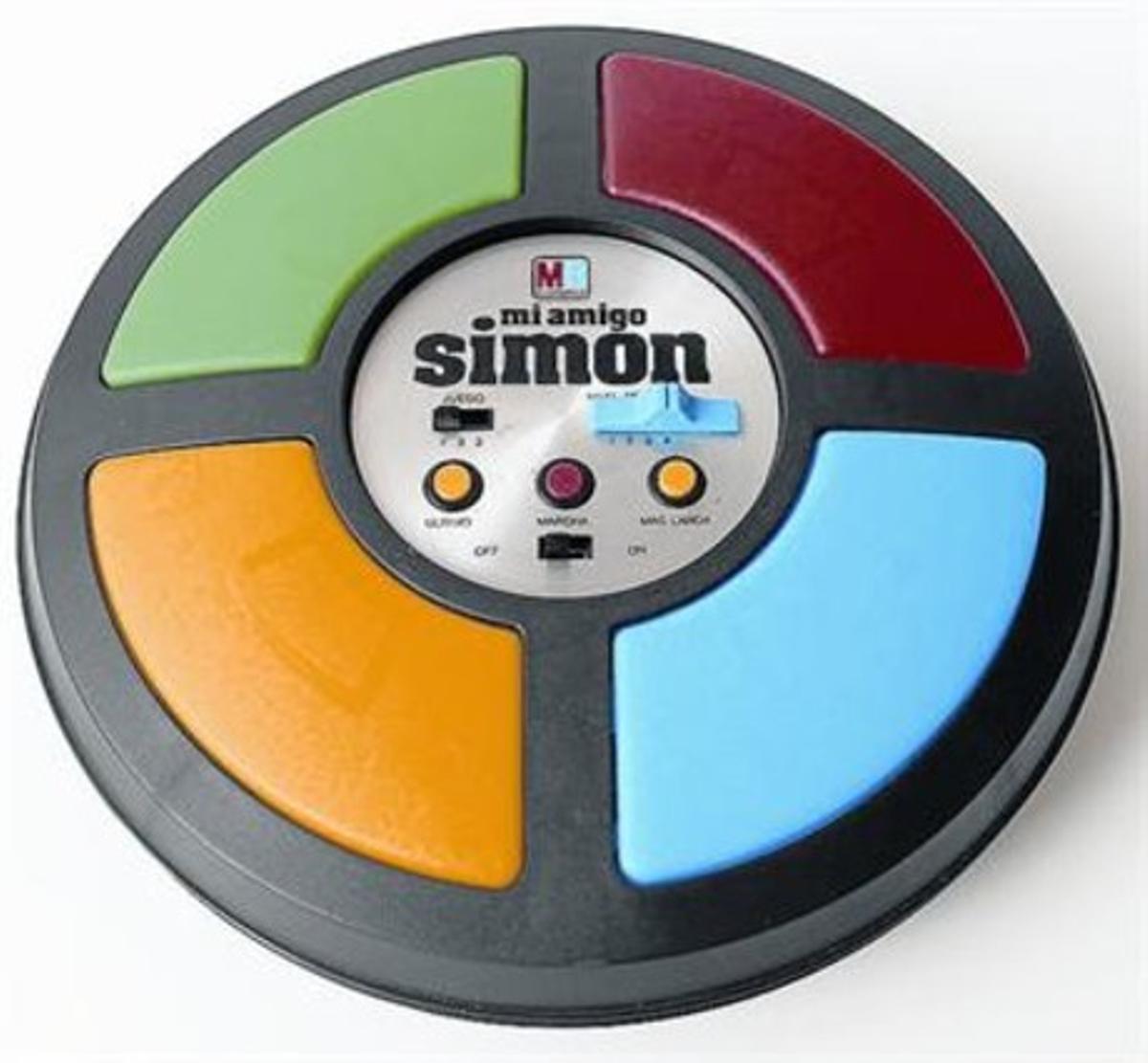 SIMON. UNA NAU ESPACIAL. La joguina més tecnològica dels anys 80 va ser elSimon, en què guanyava el que tingués més bona memòria per retenir sons i colors.