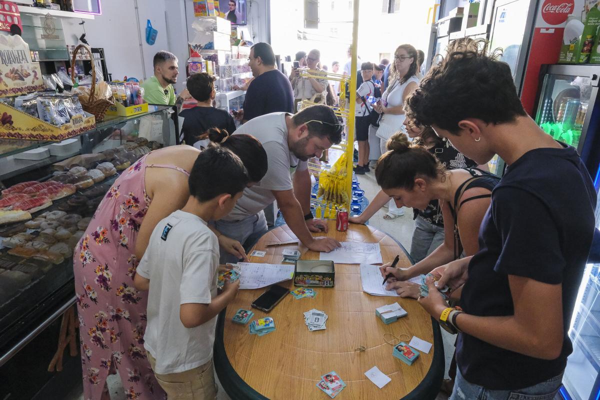 Intercambio de estampas para completar los álbumes del Mundial