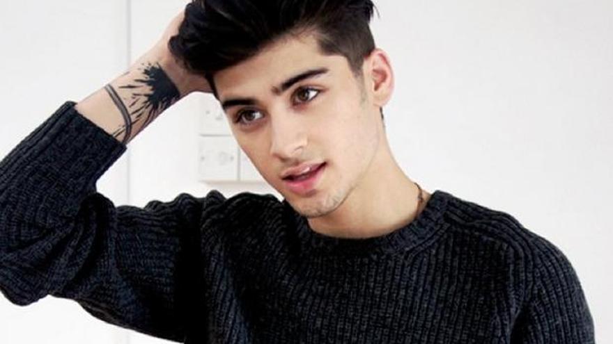 El ex One Direction Zayn Malik se exhibe en un libro