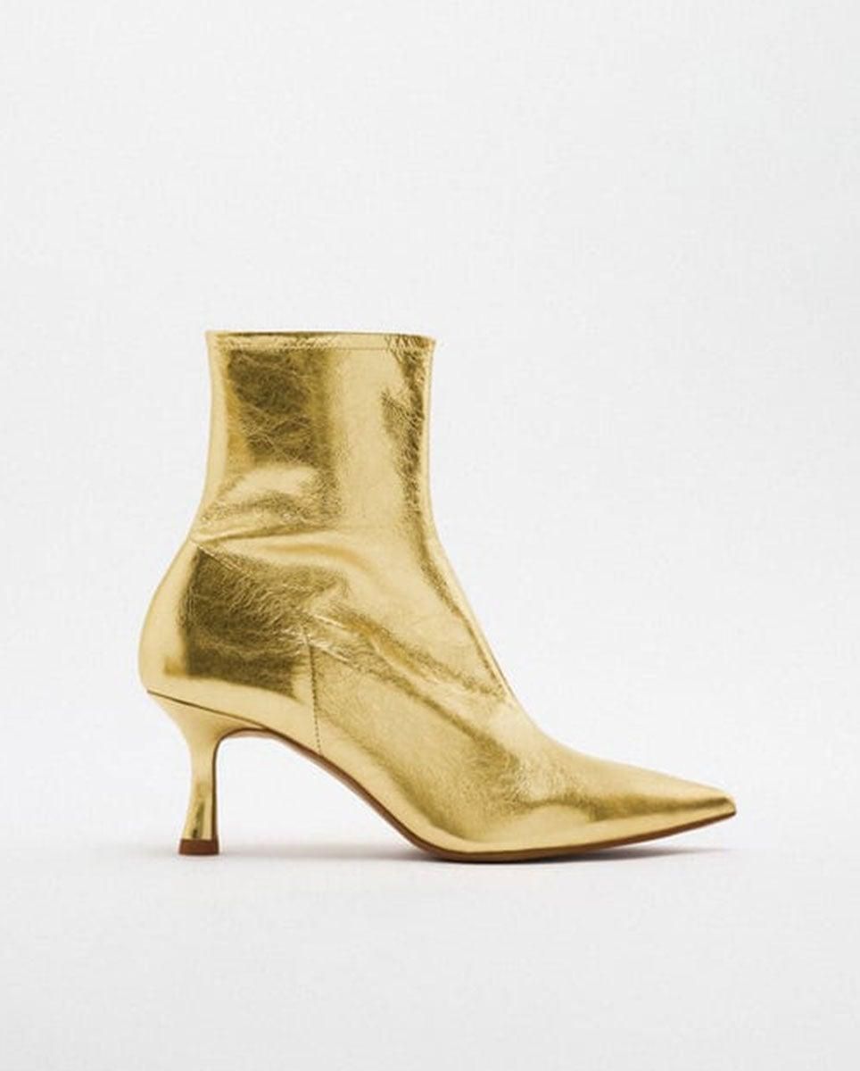 Bota metalizada, de Zara