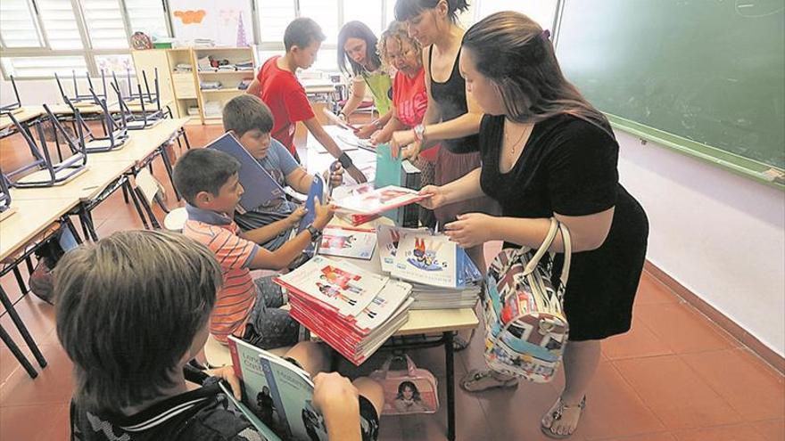 Cada colegio pedirá mil euros para reponer los libros tras el fin de curso