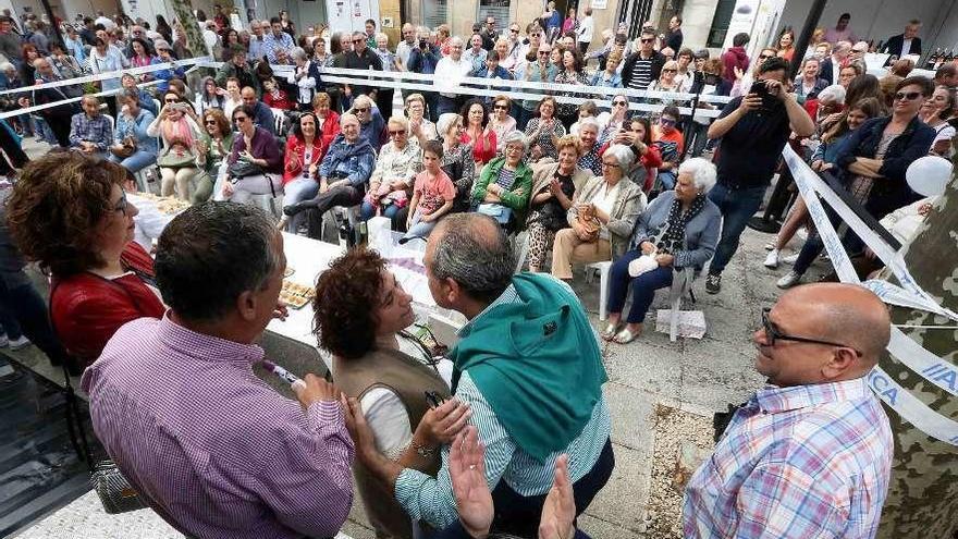 Marta Rodal tras la lectura del pregón de la III Feria del Pan de Porriño, ayer. // A. Hernández