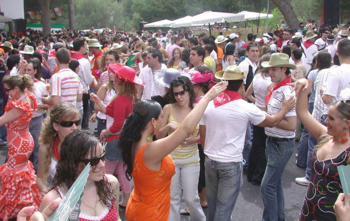 Málaga vuelve a lucir traje para salir de romería