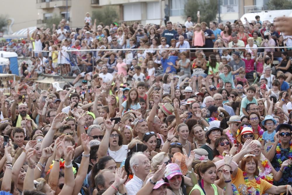 La festa Diverbeach reuneix més de 5.000 persones a Sant Antoni