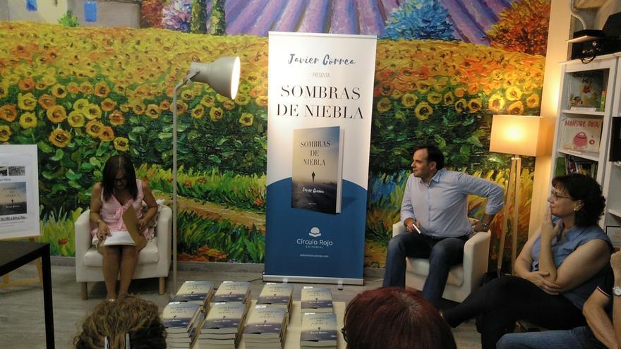 Javier Correa presenta a Sils la «Trilogia del destí»