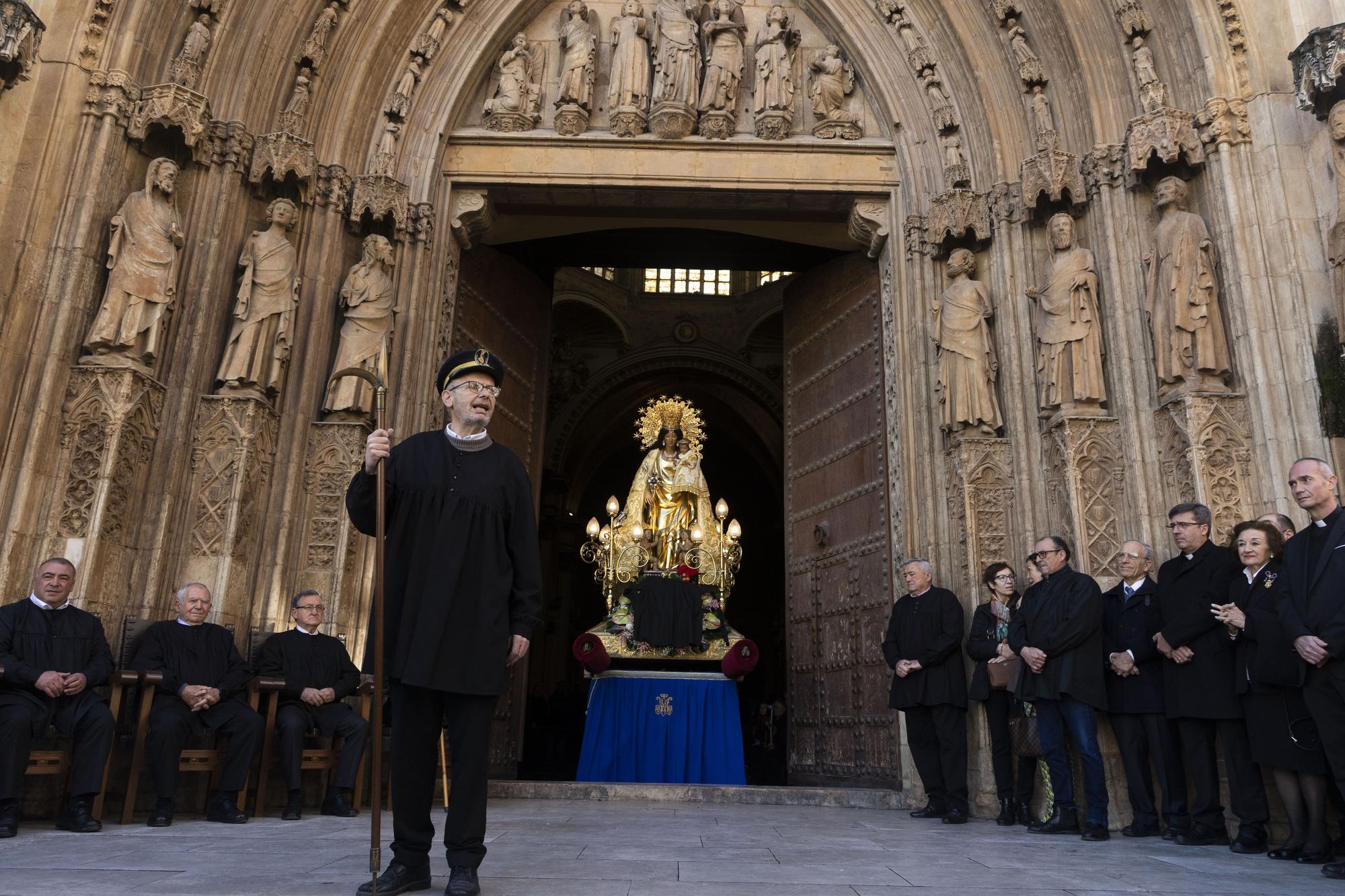 La Virgen de los Desamparados asiste al Tribunal de las Aguas