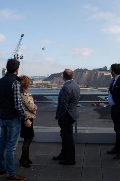 El Puerto de Avilés medirá sus mercancías mediante imágenes tomadas por un dron