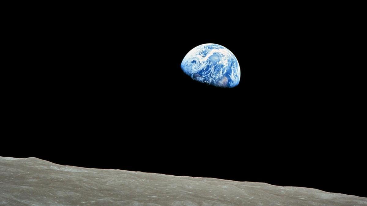 La Tierra, vista desde la órbita lunar, fotigrafiada en 1968 por William Anders.