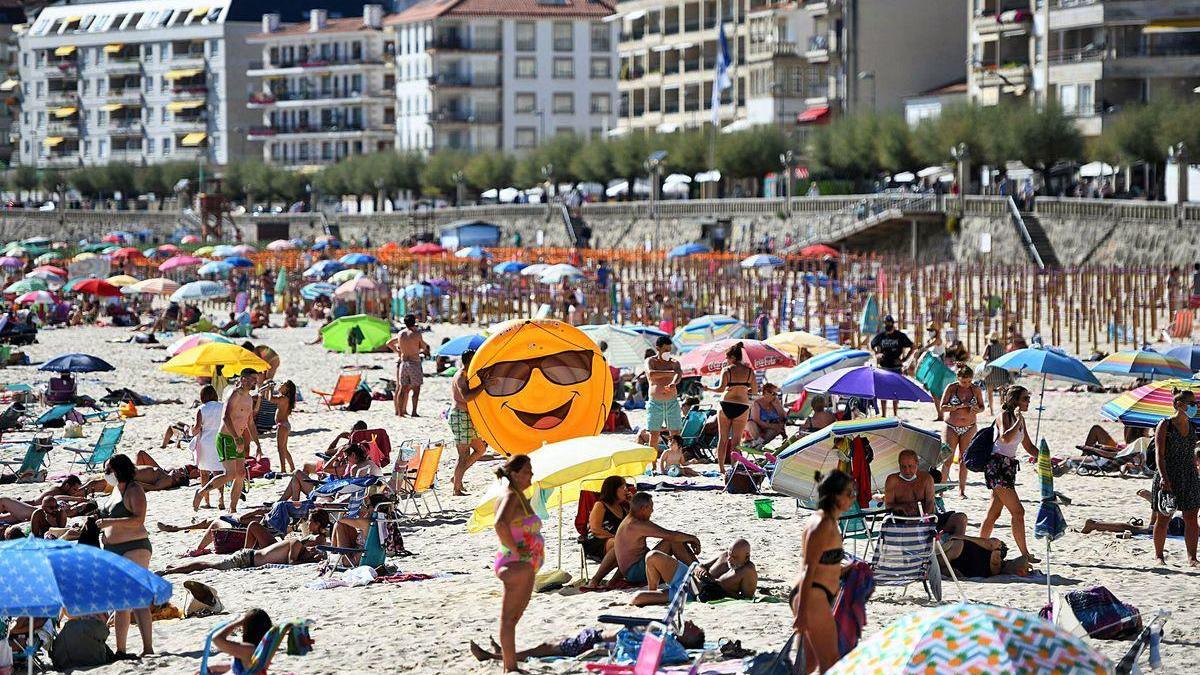 Imagen de la playa de Silgar en pleno de mes de agosto.