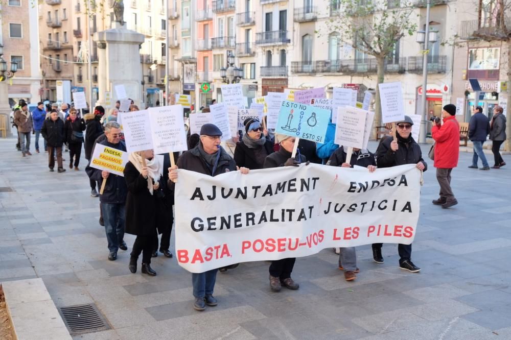 Concentració veïnal pels talls de llum al Culubret