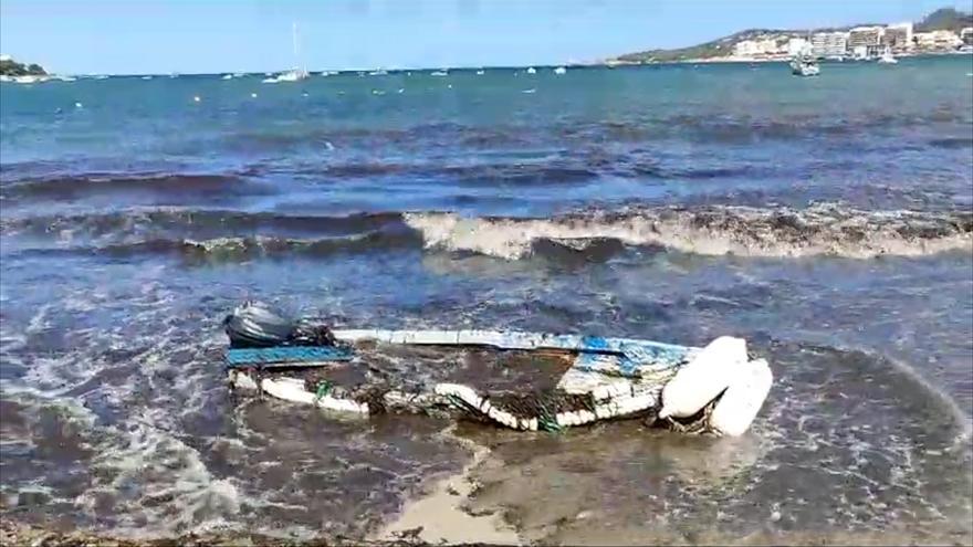 Vídeo: Una lancha encallada en Sant Antoni