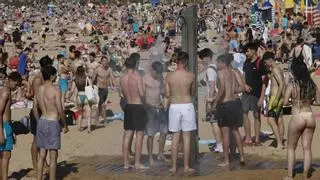 Las playas asturianas se llenan con el calor de junio, pero ¿cómo será el tiempo este verano?