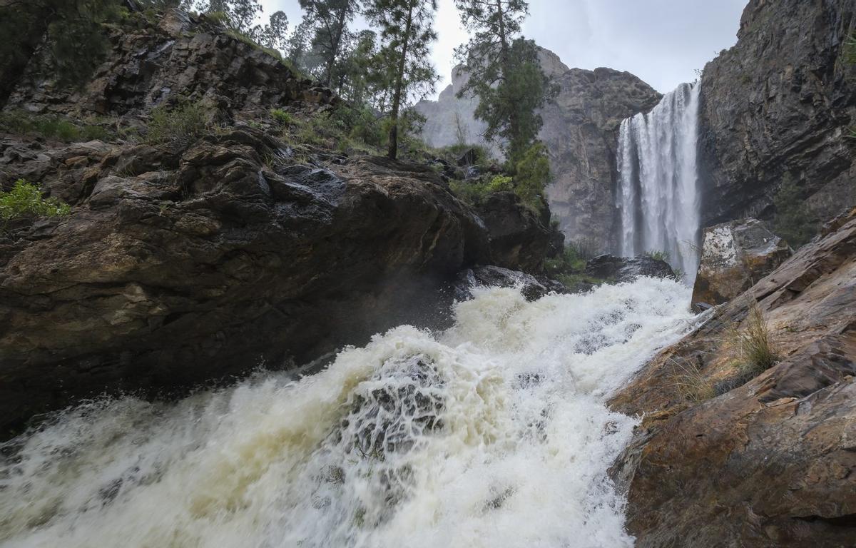 Una cascada entre Chira y Soria, tras la borrasca Therese.