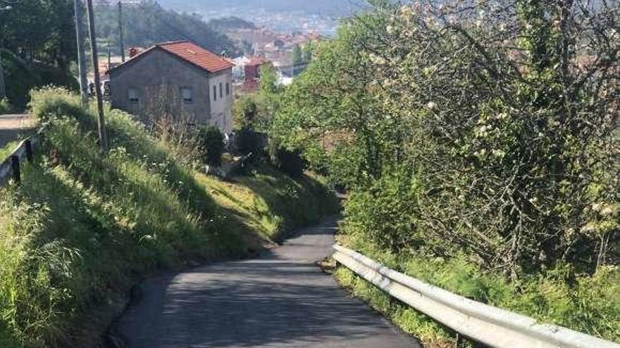 Uno de los caminos del rural marinense ya reformados. // Faro