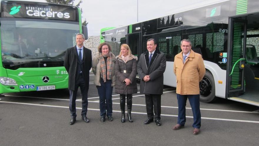 El autobús urbano de Cáceres se refuerza con dos nuevos vehículos