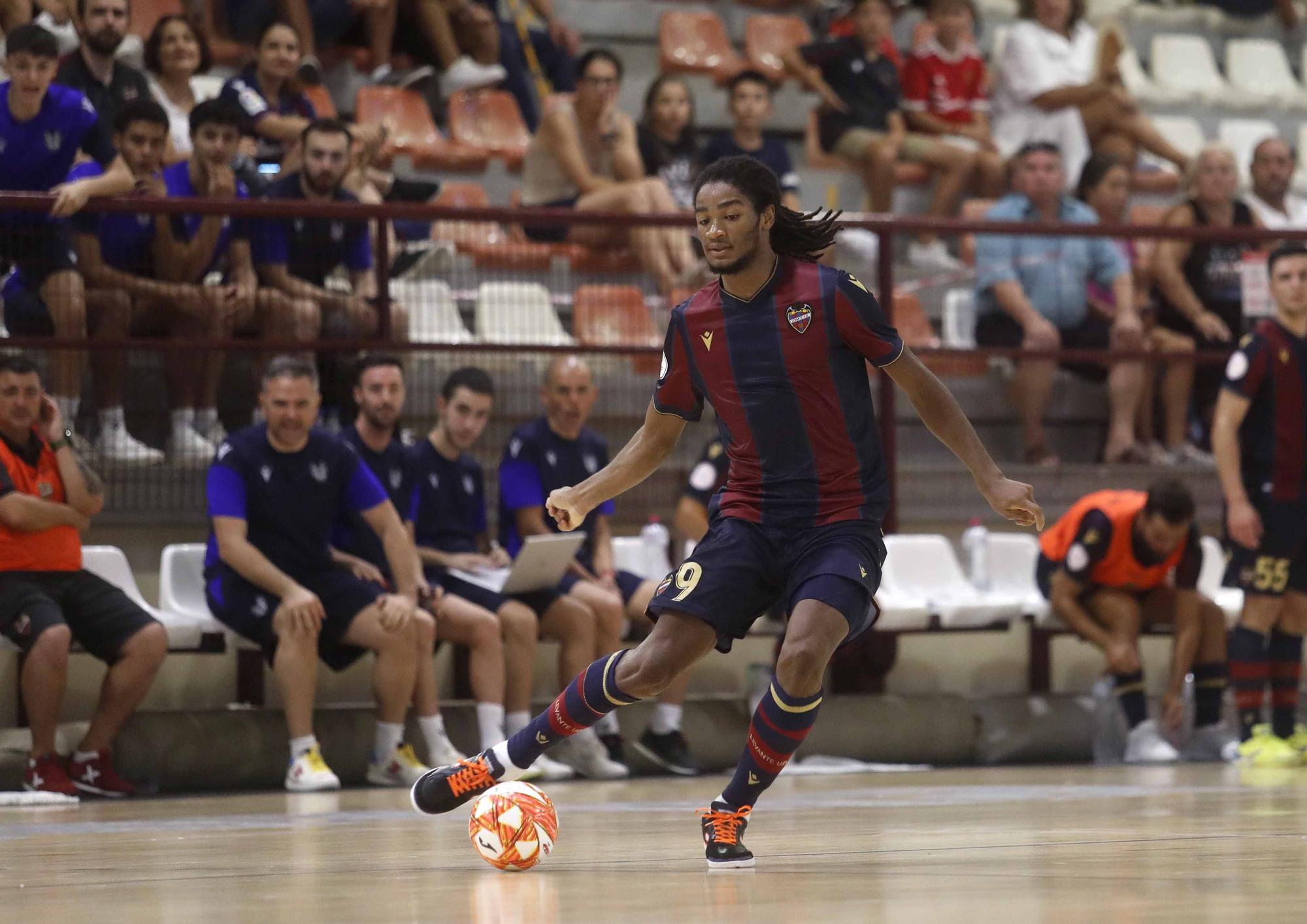 Primer partido del Levante UD FS de Sergio Mullor en Paterna (3-1)