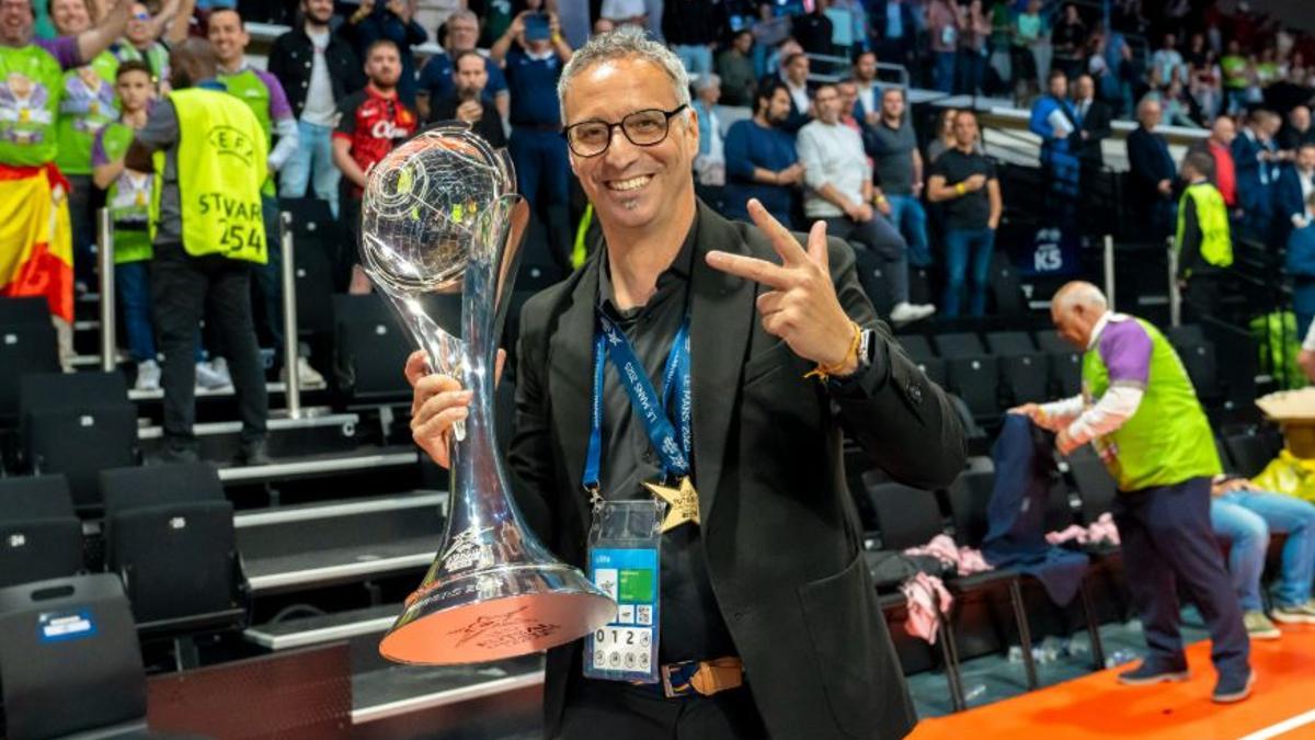 Antonio Vadillo celebra su tercera Champions en Le Mans.