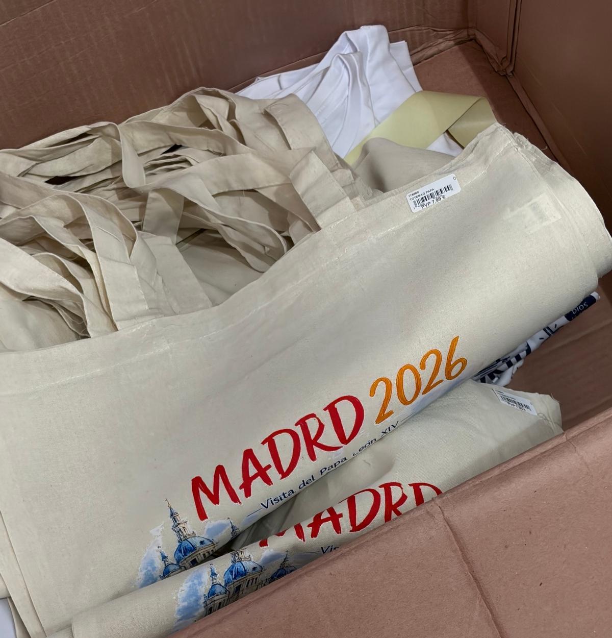 Tote bag de la viista del papa León XIV a Madrid con un defecto de fábrica
