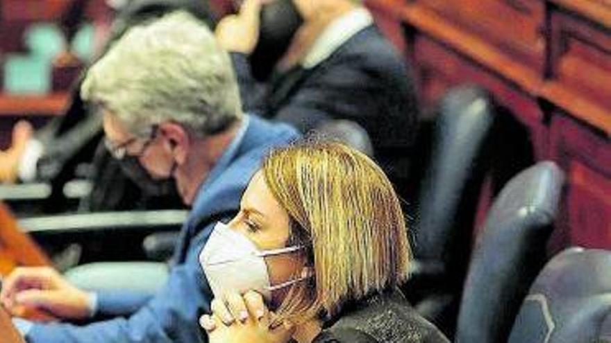 Noemí Santana, ayer en su escaño durante el pleno del Parlamento.