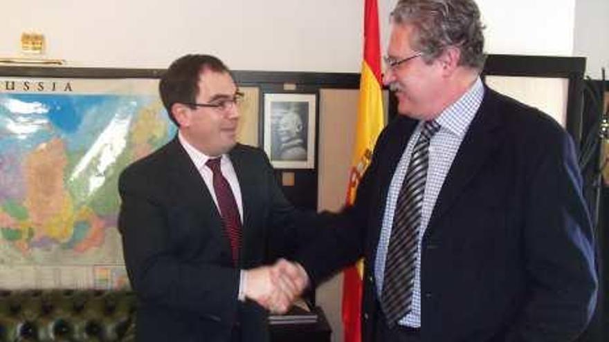 Albaladejo y el cónsul de España en Moscú ayer en el MITT.