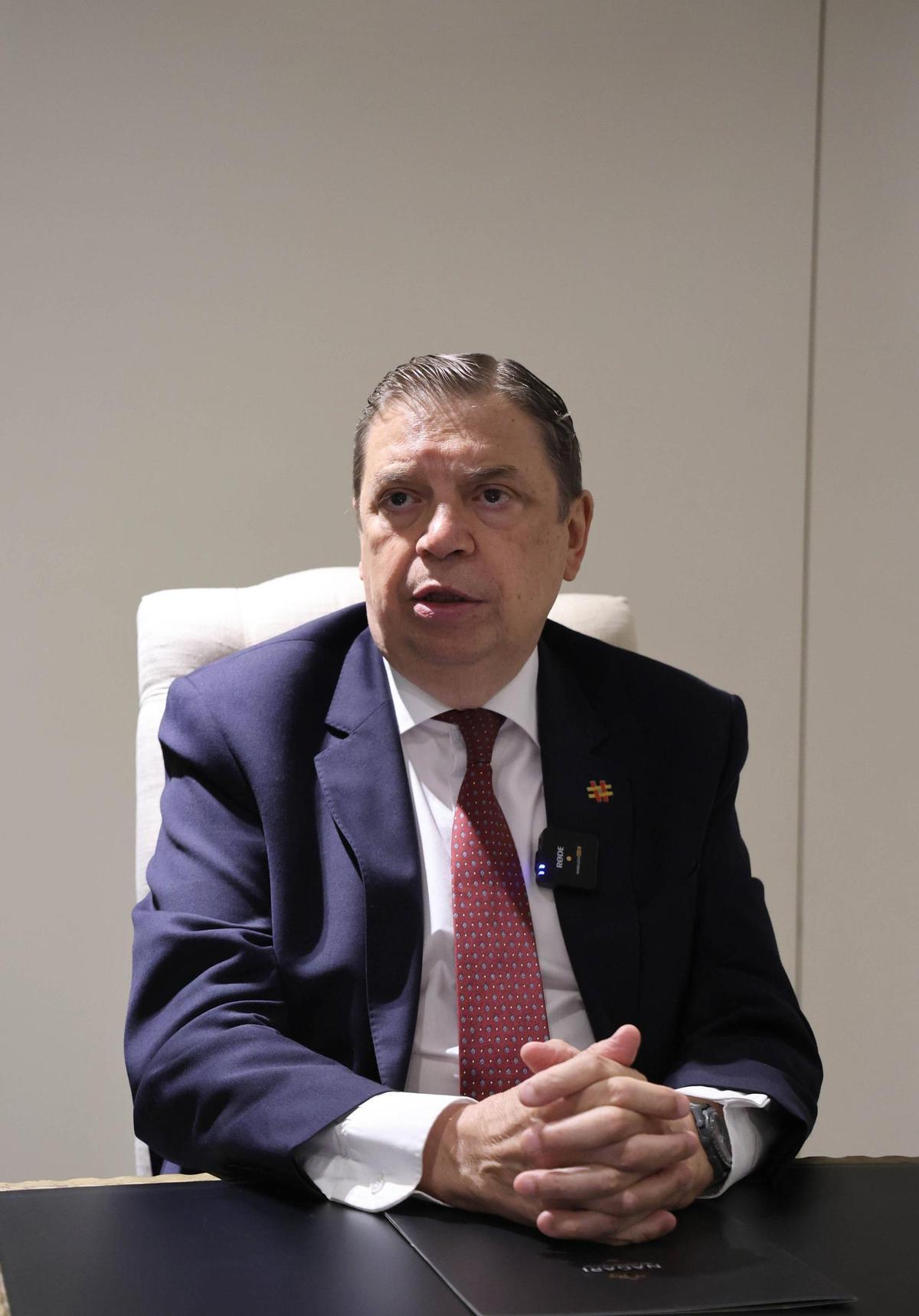 El ministro, durante su entrevista con FARO.