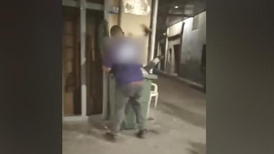 Increíble escena vista en Castellón: termina en la basura tras una riña en una noche de fiesta